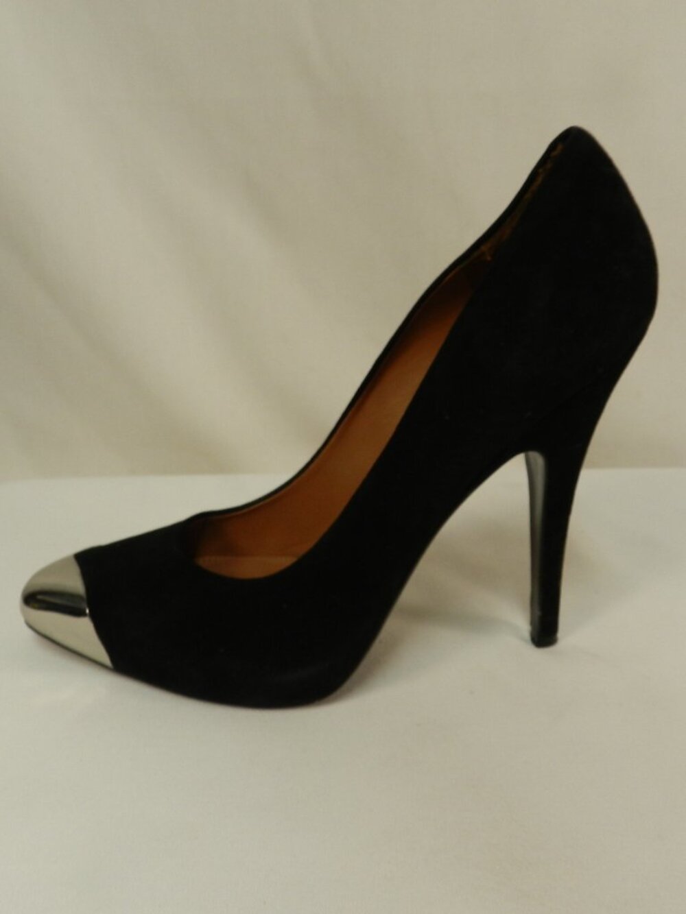 Sigerson Morrison Suede w/ Silver hardware Cap Toe heels pumps Size 10